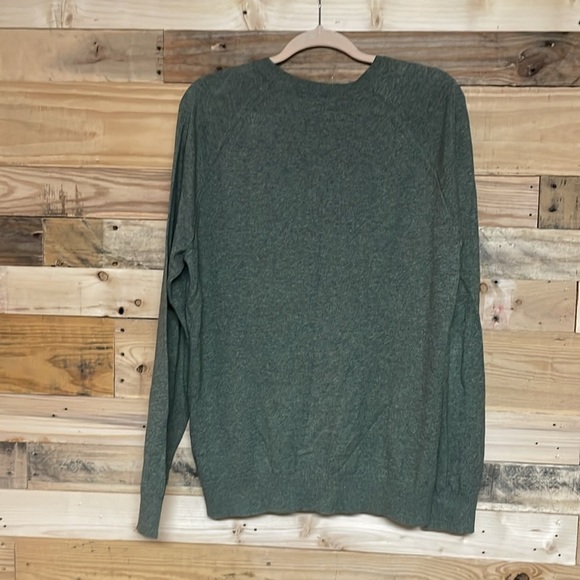 Banana Republic size L Olive Green V-neck Lightweight Soft and Stretchy Sweater - Picture 7 of 8